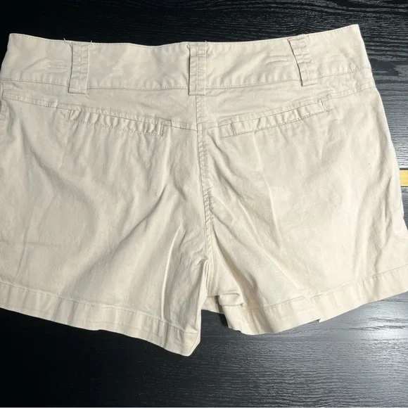 New York & Company Shorts Size 10 Khaki EUC - Picture 4 of 10